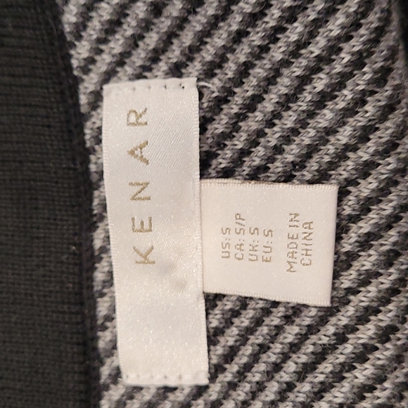 Knee length black and white patterned skirt - Picture 3 of 3